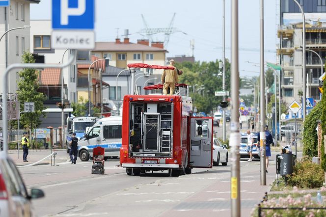 Blok przy ul. Powstańców w Ząbkach po pożarze