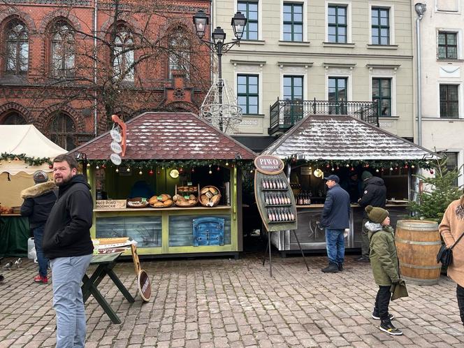 Toruński Jarmark Bożonarodzeniowy i kolorowa parada z udziałem św. Mikołaja. Tak wyglądają atrakcje