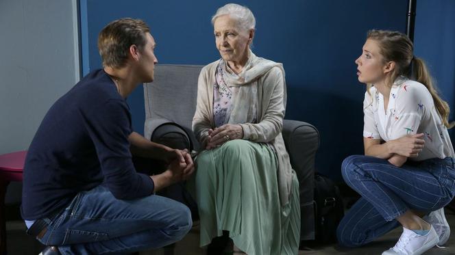 M jak miłość odc. 1402. Olga (Anna Milewska), Aga (Ina Sobala), Olek (Maurycy Popiel)