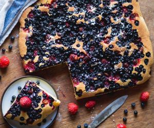 Pyszne ciasto ucierane z borówkami piekę jak Ewa Wachowicz. Jej przepis jest najlepszy 