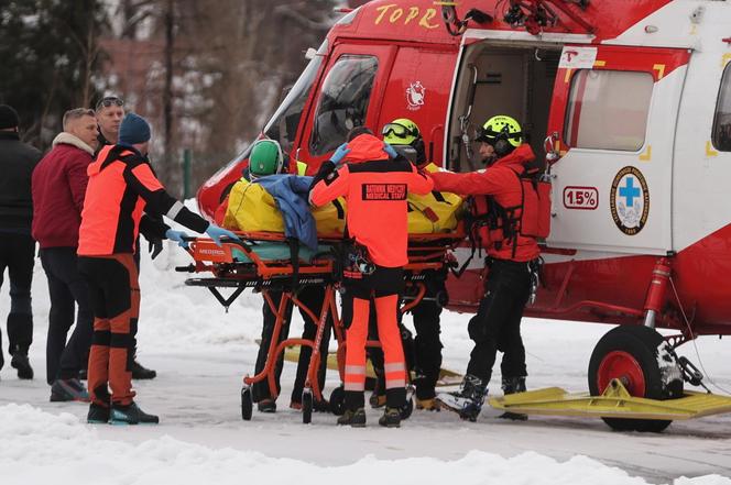 Śnieżna lawina w rejonie Kondrackiej Przełęczy. Żywioł porywał dwie osoby, jedna walczy o życie