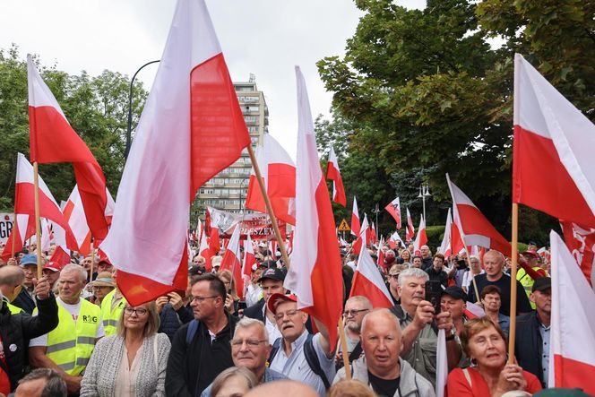Karol Nawrocki prezydentem. Tłumy pod Sejmem