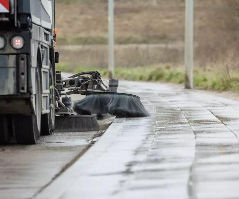 Wiosenne sprzątanie ulic w Gdańsku. Co tydzień czyszczonych jest ponad 100 ulic