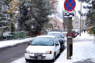 Mistrzowie parkowania we Wrocławiu. Jednego dnia strażnicy nałożyli niemal sto mandatów 
