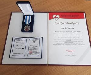 Aspirant Michał Fischer otrzymał odznakę „Honorowy Dawca Krwi - Zasłużony dla Zdrowia Narodu”