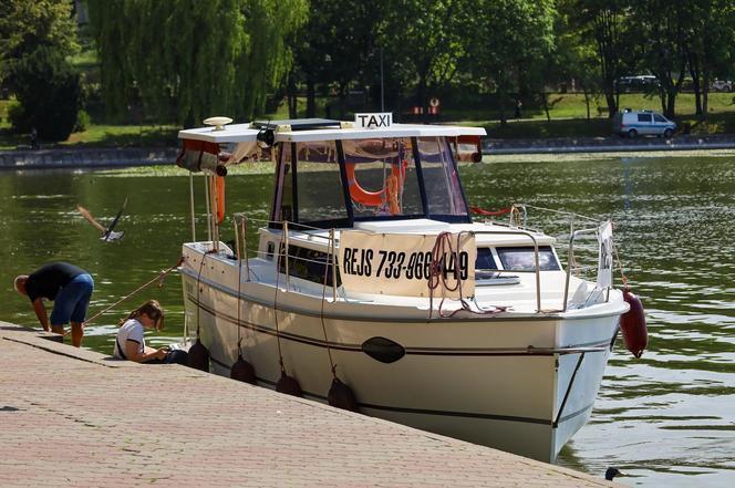 Niecodzienna atrakcja turystyczna na Mazurach. Uruchomiono pierwszą w regionie taksówkę wodną [ZDJĘCIA]