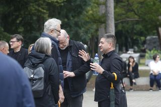 Pogrzeb Joanny Kołaczkowskiej. Tak pożegnali ją przyjaciele z kabaretu. Borek płakała jak uczennica