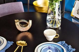 Dwupokojowe mieszkanie inspirowane paryską kamienicą