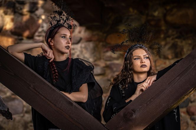 W piątkowy wieczór III Festiwal Teatralny na Zamku w Liwie otworzył poruszający i nietypowy spektakl „Ofelie”