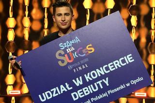 Szansa na sukces: Zwycięzca zaśpiewa podczas Debiutów 2021. Kim jest Łukasz Brodowski?