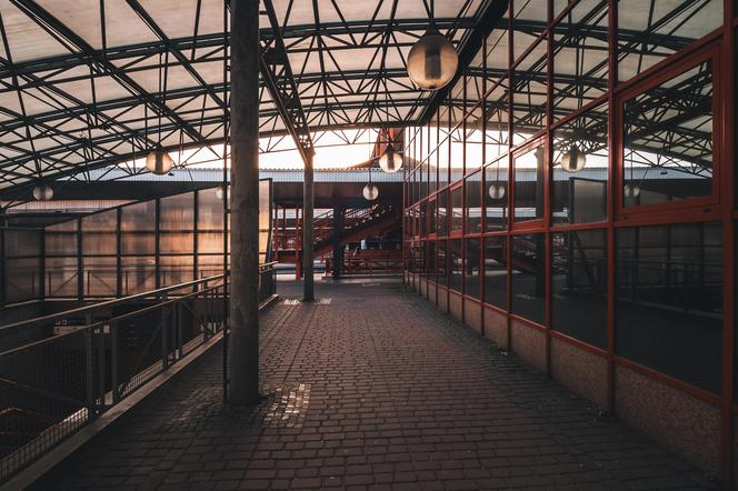 Dworzec kolejowy w Częstochowie - zdjęcia. Tak dziś wygląda ikona lat 90. 