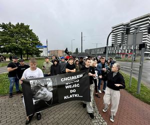 Setki osób upamiętniły Oliwiera. 20-latek zmarł po interwencji policji. Zabili go jak zwierzę