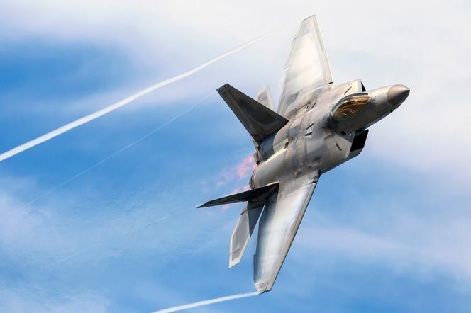 Amerykańskie myśliwce F-22 Raptor wylądowały w bazie w Łasku