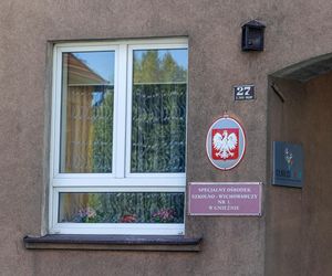 11-latek wypadł z okna szkoły w Gnieźnie