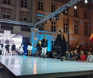 RADOM FASHION SHOW