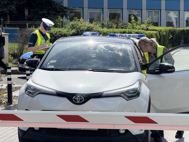 Kolizja na szpitalnym parkingu w Warszawie. Alkomat oszalał! Kierująca miała prawie 4 promile 