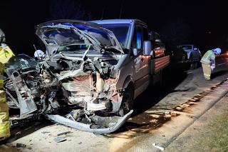 Poważny wypadek w Długim Lasku. Trzy pojazdy uszkodzone, ranny 20-letni kierowca [ZDJĘCIA]