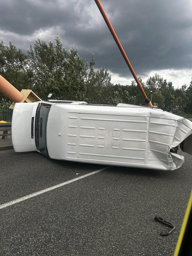 Dramatyczny wypadek autokaru w Warszawie! Ranne są dzieci 