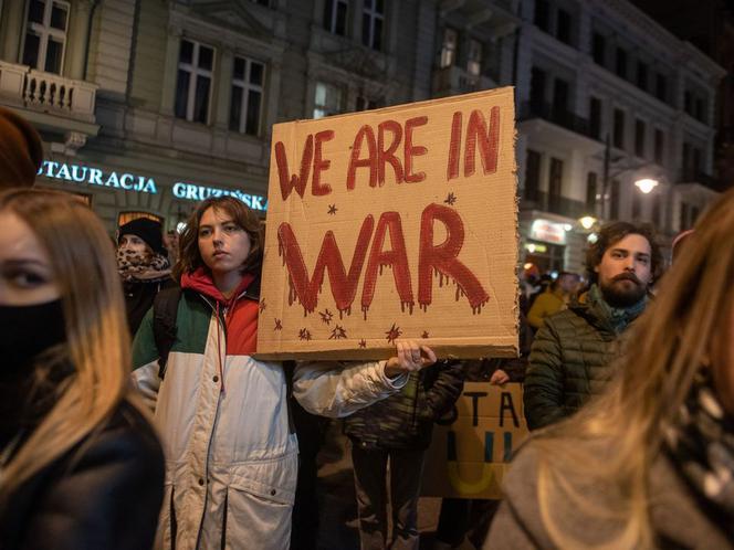 Łodzianie solidarni z Ukrainą. Tak wyglądała manifestacja na pl. Wolności