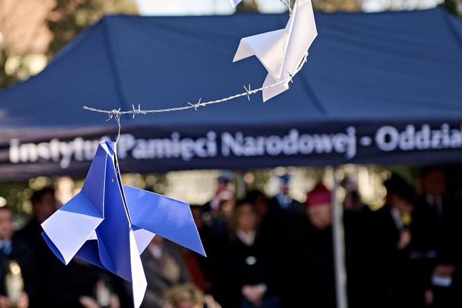 Obchody 80. rocznicy Marszu Śmierci w Gliwicach. Odsłonięto pomnik upamiętniający ofiary tragedii
