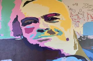 Nowy mural w Bydgoszczy. Stanisław Tym upamiętniony w przestrzeni miejskiej