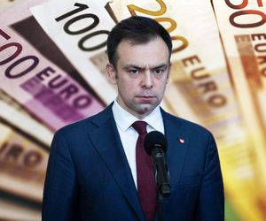 Minister triumfuje, a eksperci studzą nastroje