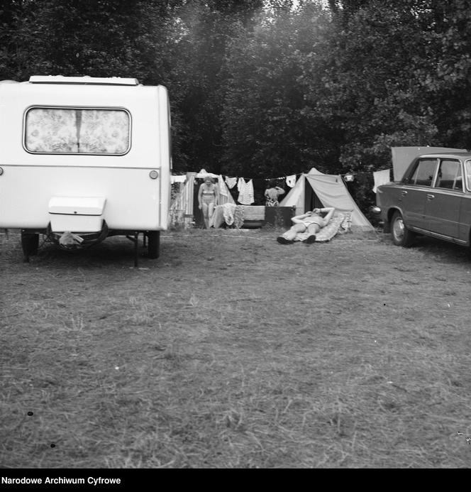 Tak wypoczywano pod namiotem w PRL-u. Zobacz stare zdjęcia z campingów!