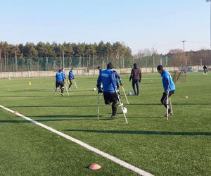 Po amputacji nic sie nie kończy. Trenują w drużynie Amp Futbolu Zawiszy Bydgoszcz. Są jedną nogą w finale