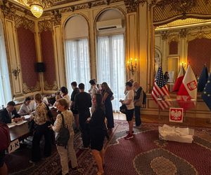 Polacy głosują w wyborach prezydenckich w USA