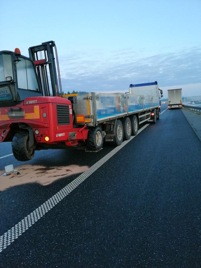 Zdarzenie czterech samochodów i lawety na autostradzie A1 [ZDJĘCIA]