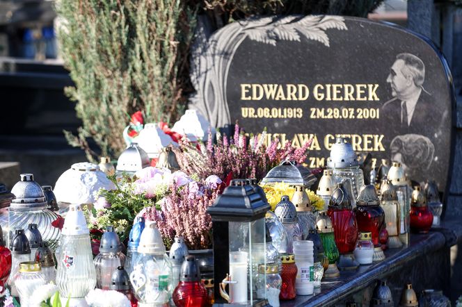 Grób Edwarda Gierka w Sosnowcu tonie w kwiatach na Wszystkich Świętych
