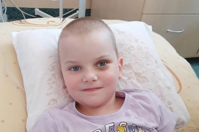 5-latka, którą przygniótł krzyż opuściła szpital w Poznaniu! Tęsknota za siostrzyczką ją dołowała