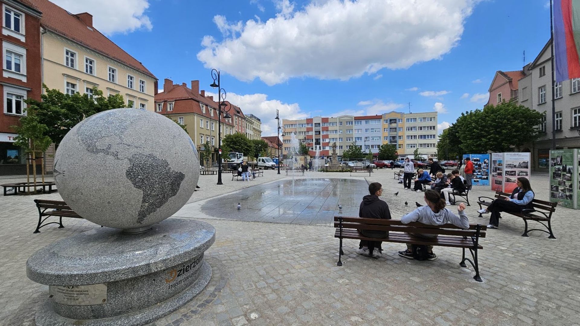 Fontanna posadzkowa na Rynku w Dzierżoniowie