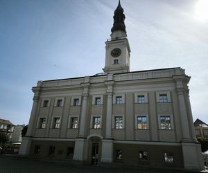 Urząd Miasta Leszna szuka pracowników. Pensja od 5300 zł brutto