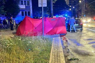 Osobowa toyota wjechała w słup, jedna osoba zginęła. Autem podróżowały dzieci