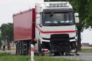 Makabryczny wypadek na DK 60. TIR zmasakrował osobówkę. Jedna osoba nie żyje