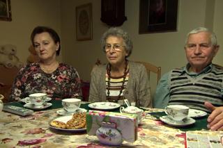 Nie do wiary, jak zmienili się uczestnicy Gogglebox. Przed telewizorem. To oni wystąpili w pierwszym odcinku!