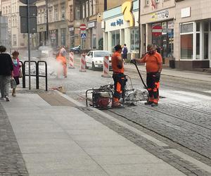 Trwa naprawa torowiska na Wybickiego w Grudziądzu