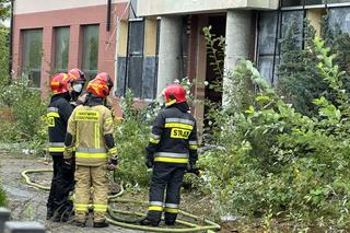 Tragedia podczas libacji. Pili alkohol, nagle buchnęły płomienie. Dwie osoby w szpitalu, jedna zatrzymana