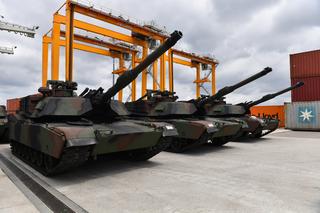 Czołgi Abrams i pojazdy A-MTV już są w Świnoujściu. Trafią do Wojsk Lądowych