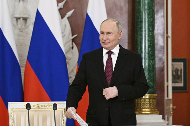 Putin gromadzi sprzęt 50 km od granicy z NATO! Wszystko widać na zdjęciach!