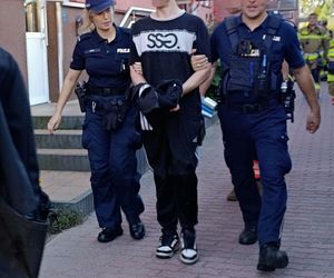 Niewiarygodne! 22-latek skoczył z drugiego piętra i uciekł do mieszkania. Co się stało w Siedlcach?