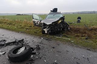 W pow. puławskim zderzyły się ze sobą trzy samochody. Nie żyje kierowca