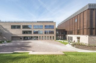 Życie w Architekturze 2025. Szkoła podstawowa nr 400 w Warszawie. Bujnowski Architekci; Piotr Bujnowski, Martyna Rowicka-Michałowska, Karina Jędrak-Kościesza