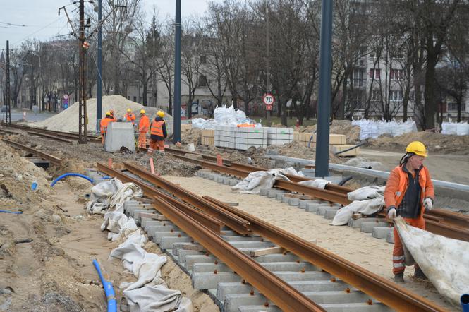 Wznowiony remont na skrzyżowaniu Dąbrowskiego - Śmigłego-Rydza