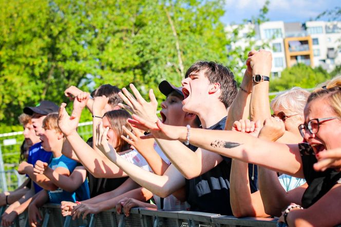 Sosnowiec Fun Festival. Publiczność szaleje przed sceną