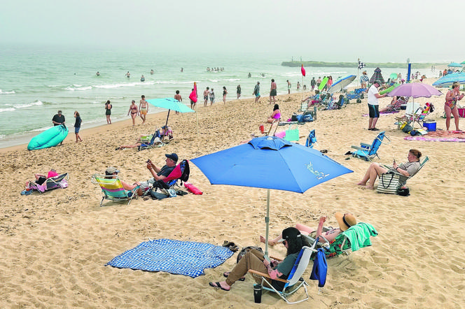 Po latach wpuścili ludzi na plażę