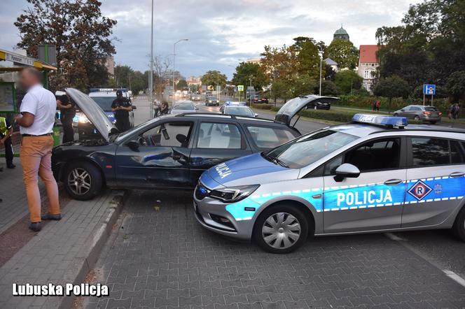 Policyjny pościg w centrum Zielonej Góry. W bagażniku maczeta, kominiarka i łom