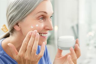 Szaleństwo cenowe w Dino! Dzisiaj ostatnia szansa, aby kupić uwielbiany krem do twarzy za 17 zł. Nigdzie się bez niego nie ruszam