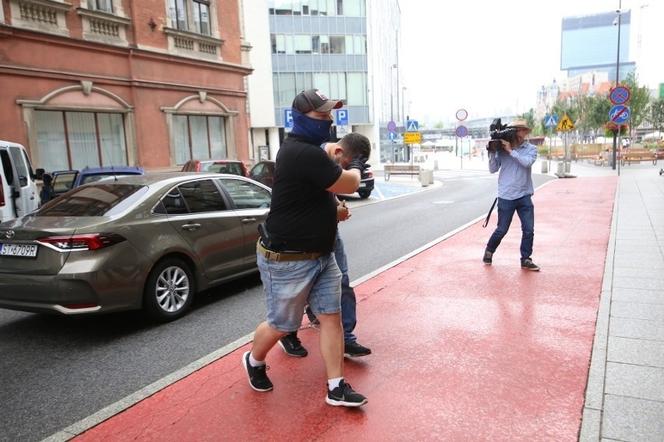Autobus przejechał młodą kobietę w Katowicach. Kierowca oskarżony